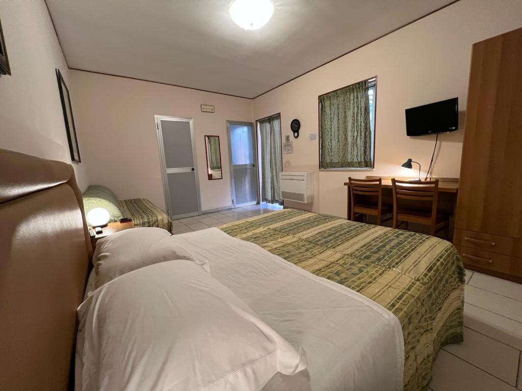 Hotel Mare Pineta Bari Esterno foto
